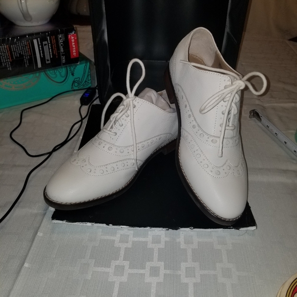 Vionic 356 Hadley white wingtips size 8 - Picture 4 of 8